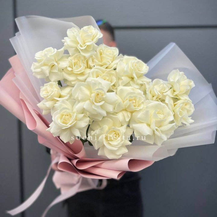 Букет из 15 французских роз Вайт дрим в Екатеринбурге