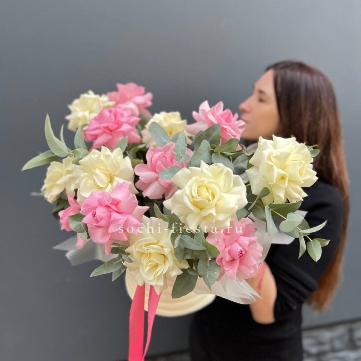 Зефирный бокс из 17 французских роз микс в Екатеринбурге