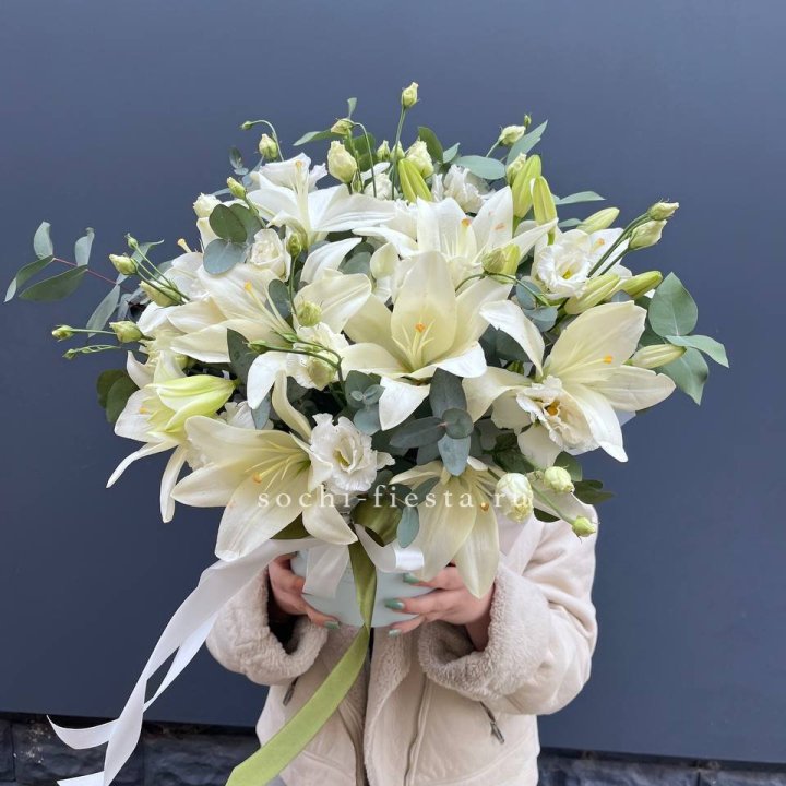 Бокс лилий и эустомы в Екатеринбурге