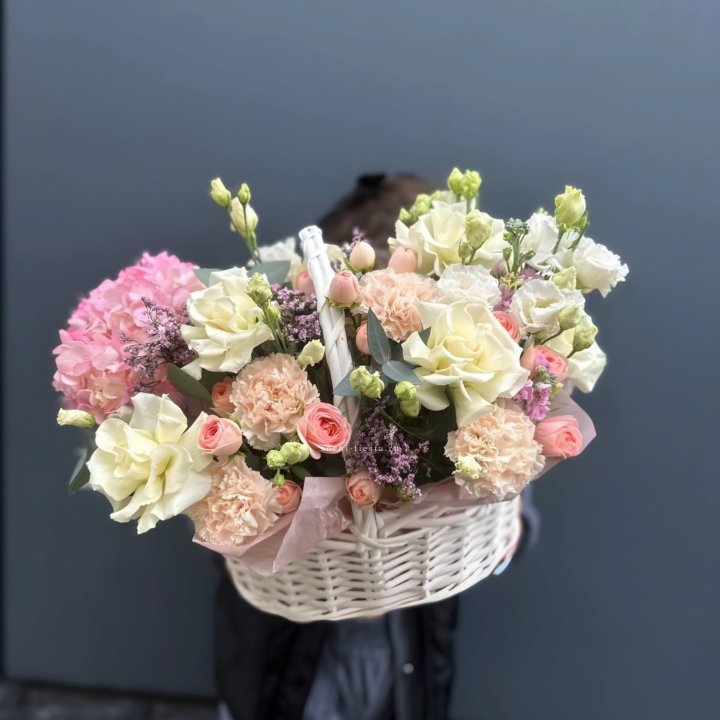 Цветочная корзина "Софтнес" в Екатеринбурге