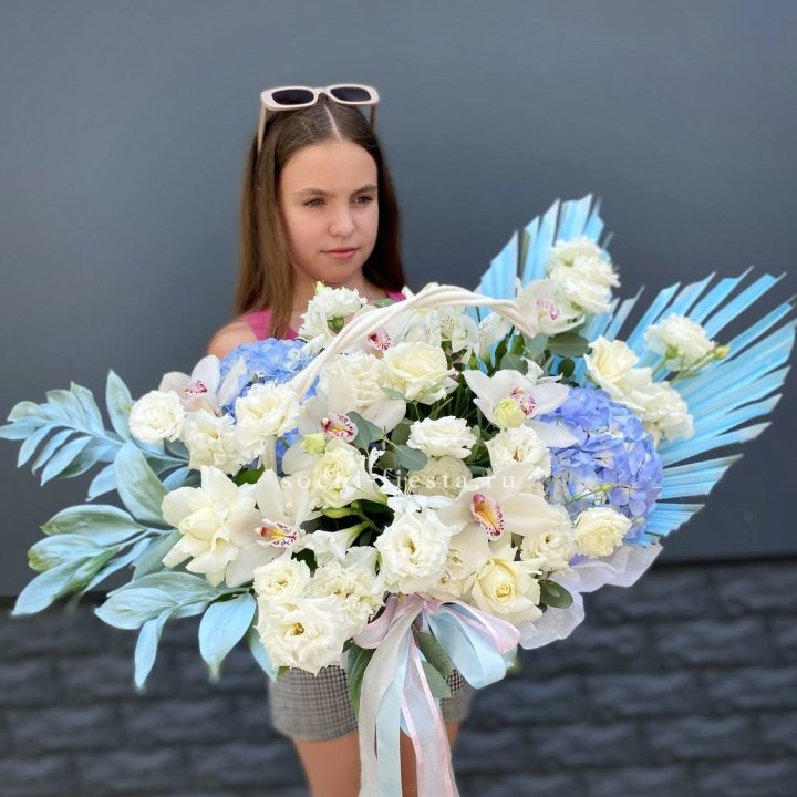 Цветочная корзина "Блю винч" в Екатеринбурге