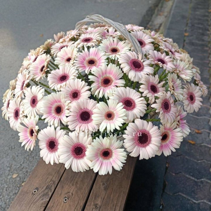 Корзина с герберами  в Екатеринбурге