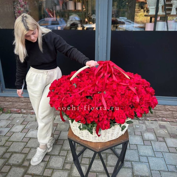 201 французская красная роза в Екатеринбурге