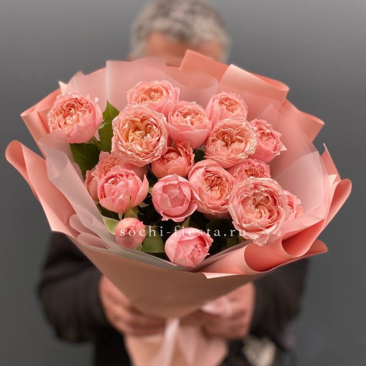 Букет комплимент из кустовых роз Джульетта в Екатеринбурге