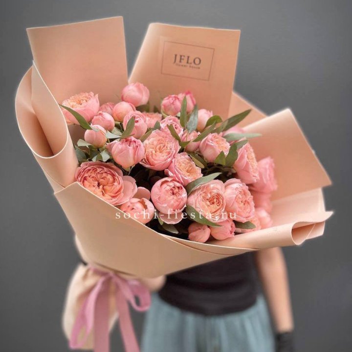 Букет из 9 кустовых роз Джульетта в Екатеринбурге