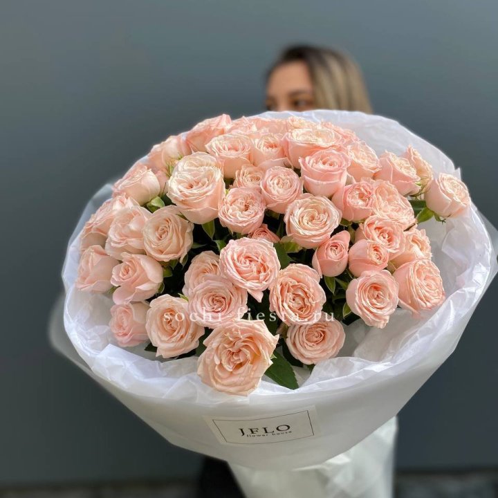 Букет кустовых роз Бомбастик в Екатеринбурге