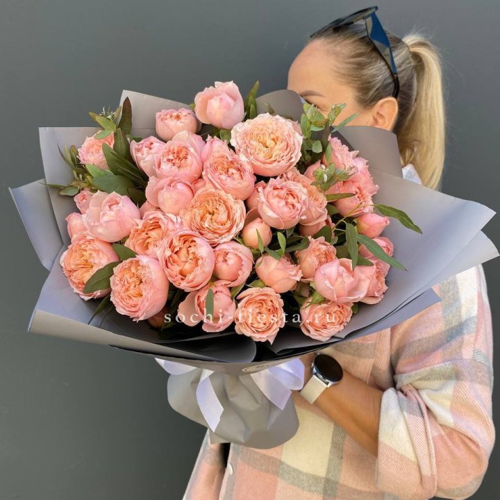 Букет с пионовидными розами "Пивайн" в Екатеринбурге