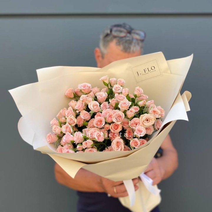 Кустовые розы леди в Екатеринбурге