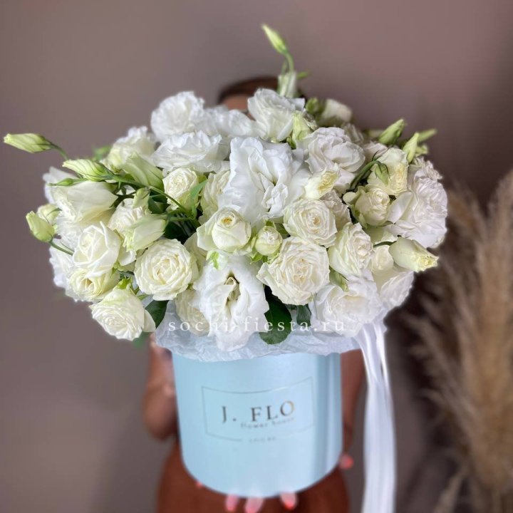 Бокс кустовых роз и эустомы  в Екатеринбурге