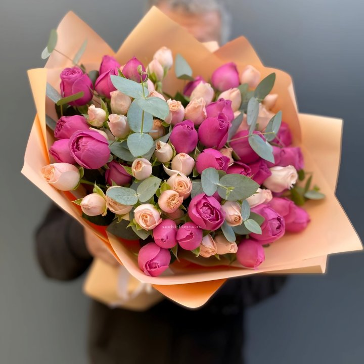 Букет кустовых роз Тендернес в Екатеринбурге