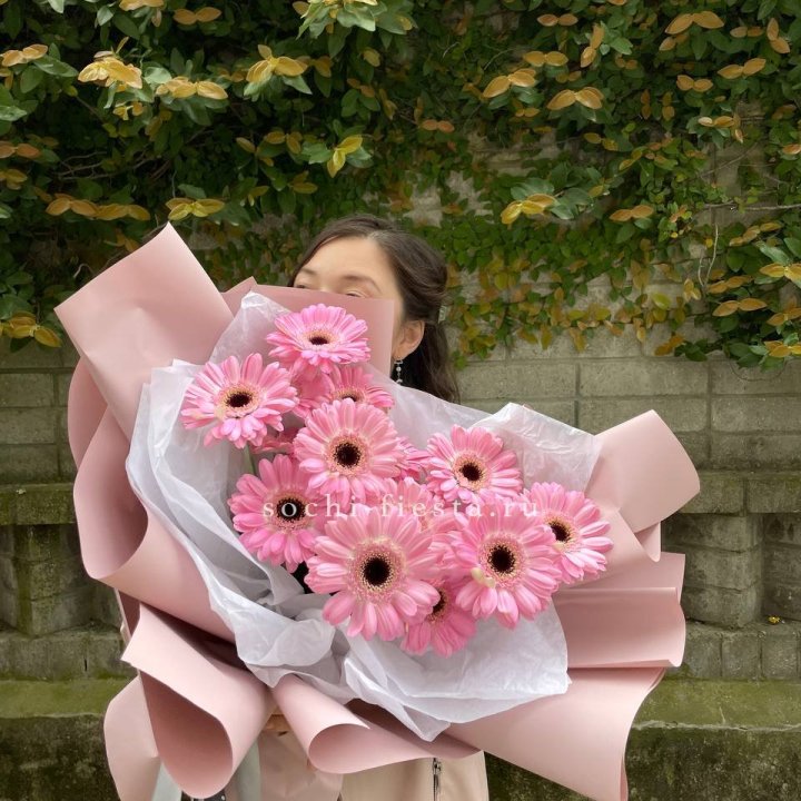 13 розовых гербер в Екатеринбурге