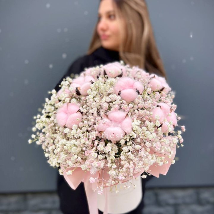 Гипсофилы с хлопком в шляпной коробке в Екатеринбурге