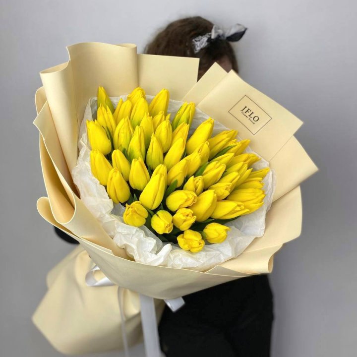 51 жёлтый тюльпан в Екатеринбурге