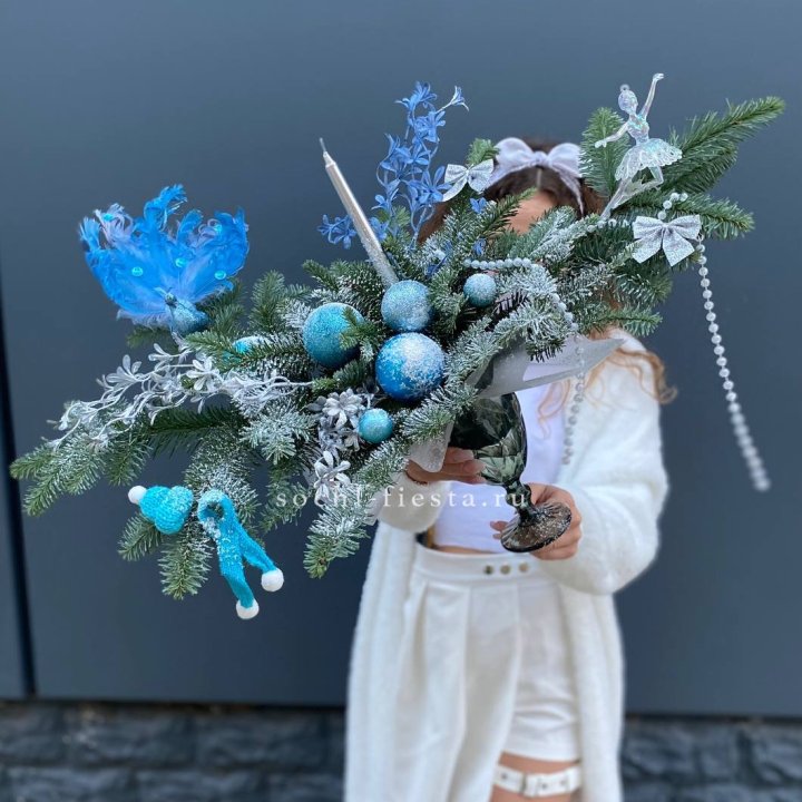 Композиция в бокале голубая в Екатеринбурге