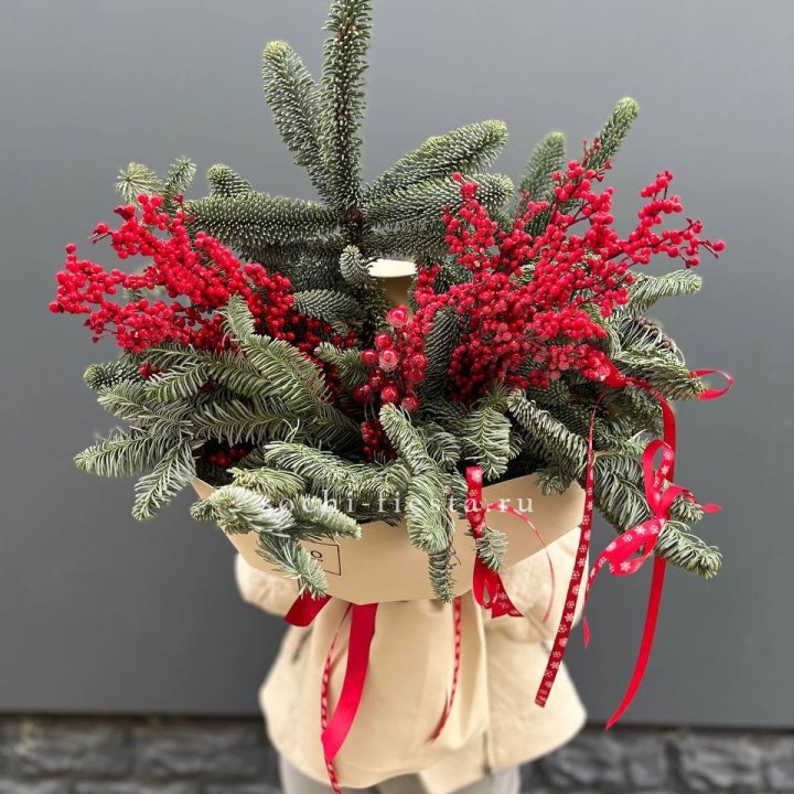 Букет нобилиса и ягод в Екатеринбурге