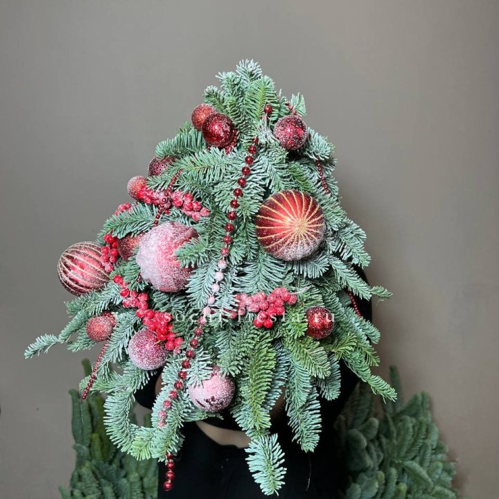 Ёлка красная в Екатеринбурге