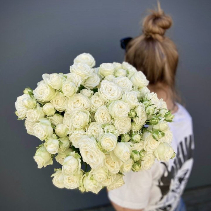 Охапка кустовых роз бомбастик  в Екатеринбурге