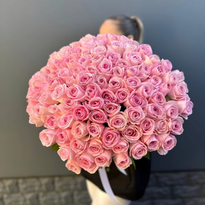 Охапка из 101 розовой розы в Екатеринбурге
