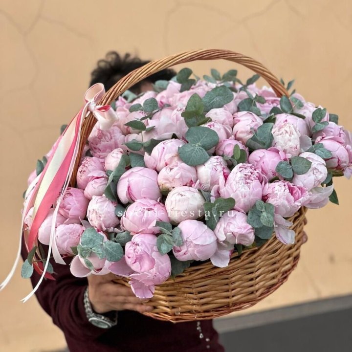 Корзина пионов "75" в Екатеринбурге