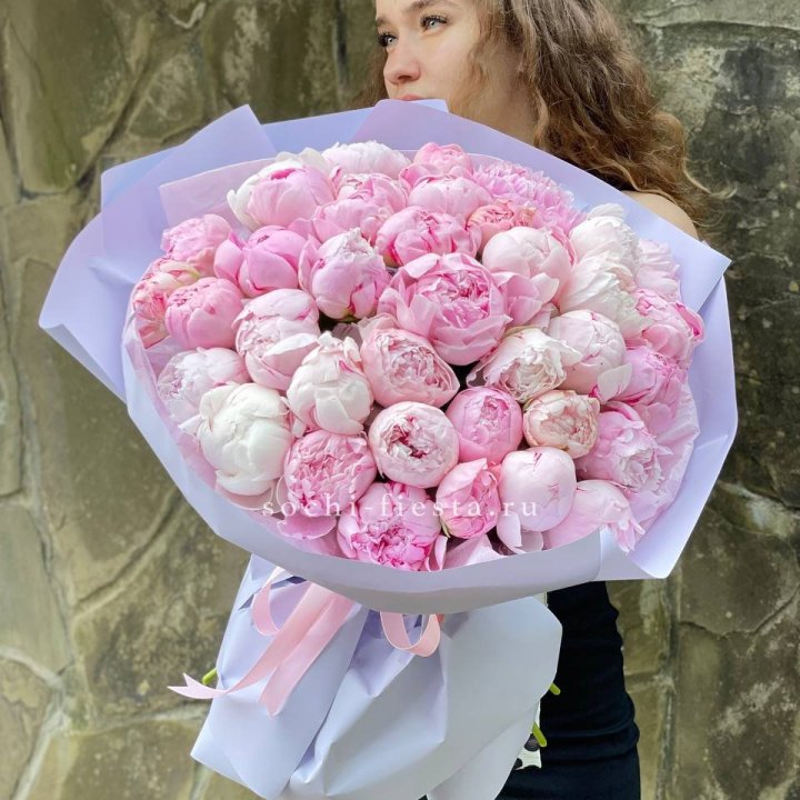 39 нежных пионов в Екатеринбурге