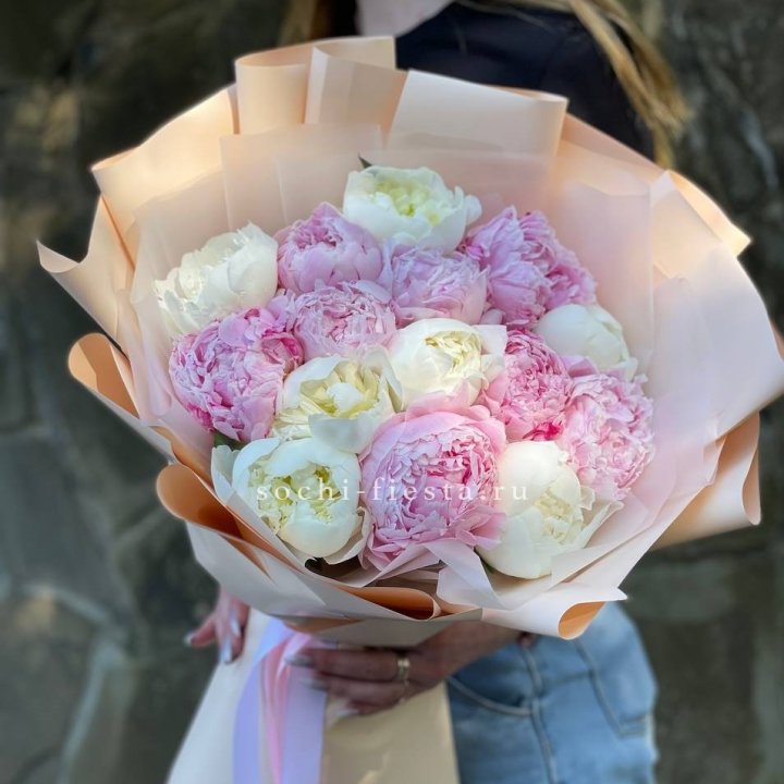 Букет 15 зефирных пионов в Екатеринбурге