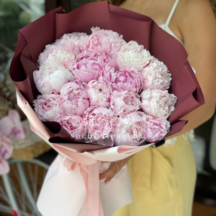 Букет 17 зефирных пионов в Екатеринбурге