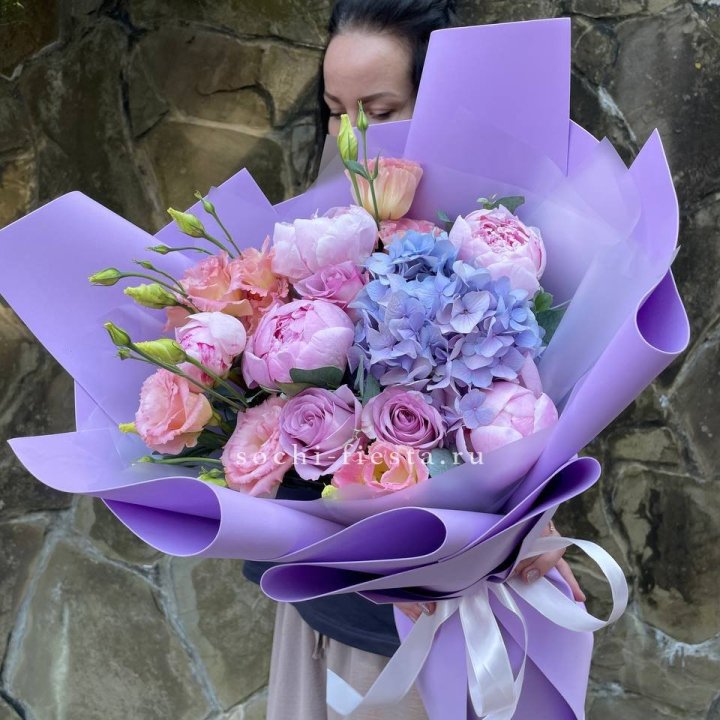 Букет с пионами "Блю логан" в Екатеринбурге