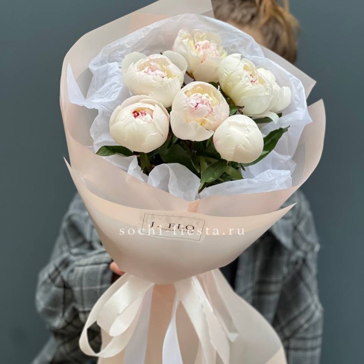 Букет белых пионов в Екатеринбурге