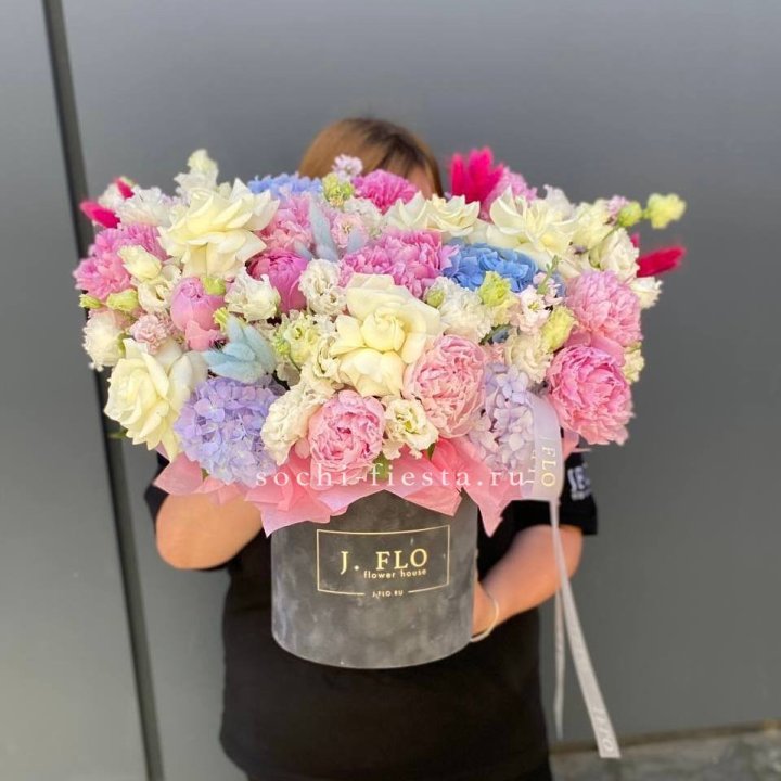 Цилиндр с пионами "Аса" в Екатеринбурге