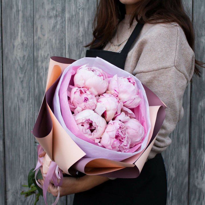 7 зефирных пионов в оформлении в Екатеринбурге