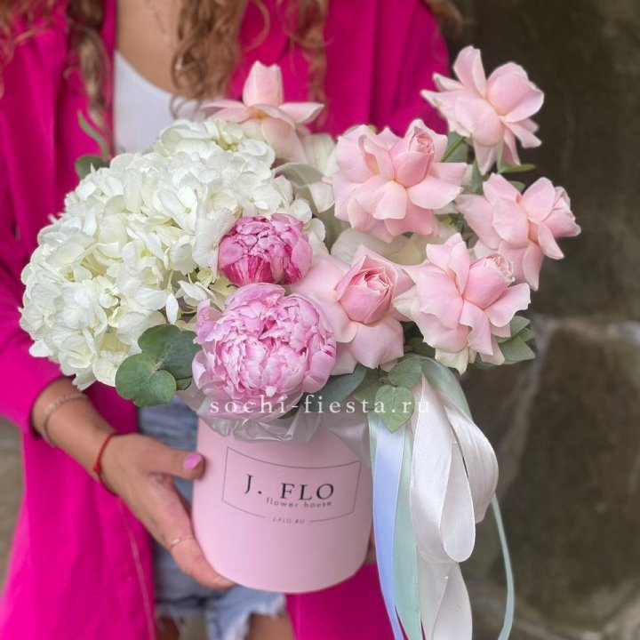 Цилиндр с пионами "Алисия" в Екатеринбурге