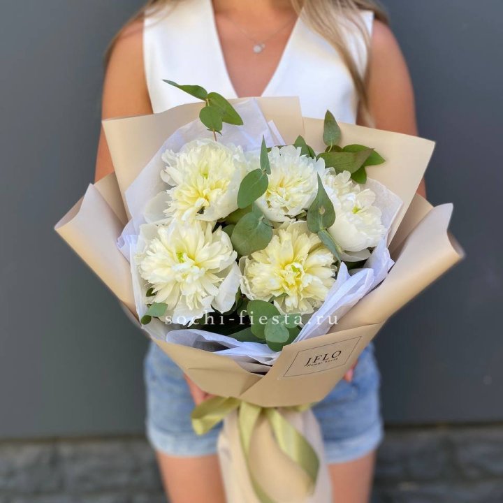  Букет белых пионов в Екатеринбурге