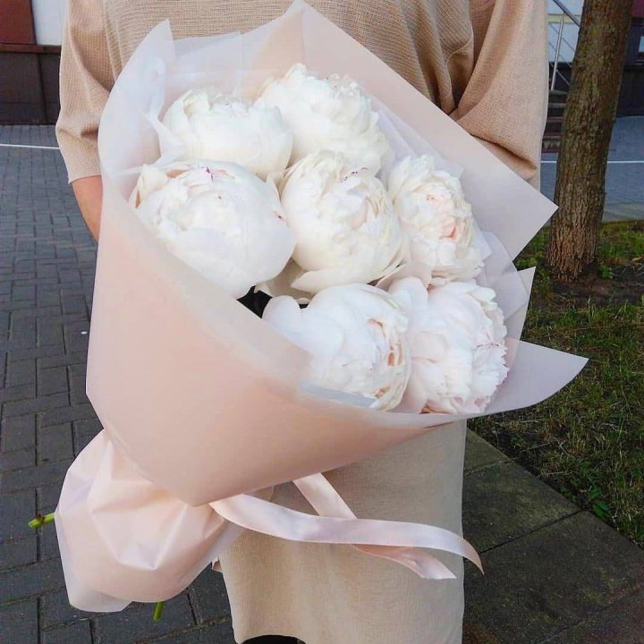 Букет белых пионов в Екатеринбурге