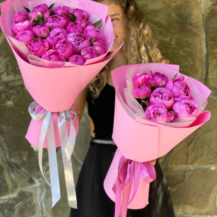 Букет ярких пионов  в Екатеринбурге