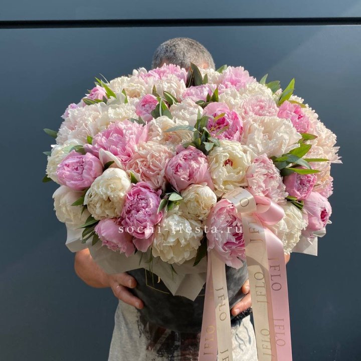 51 пионов в боксе в Екатеринбурге