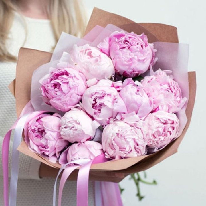 11 нежных пионов в Екатеринбурге