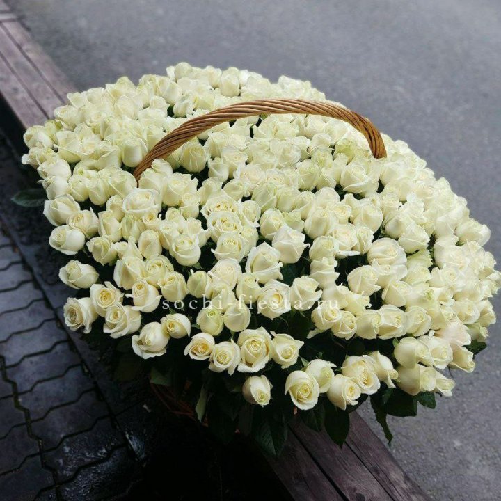 303 розы в корзине в Екатеринбурге