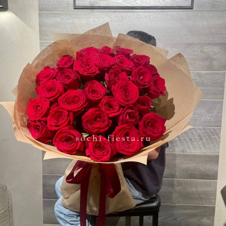 37 красных роз в крафте в Екатеринбурге