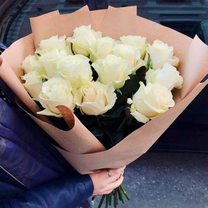 15 белых роз "Крафт" в Екатеринбурге