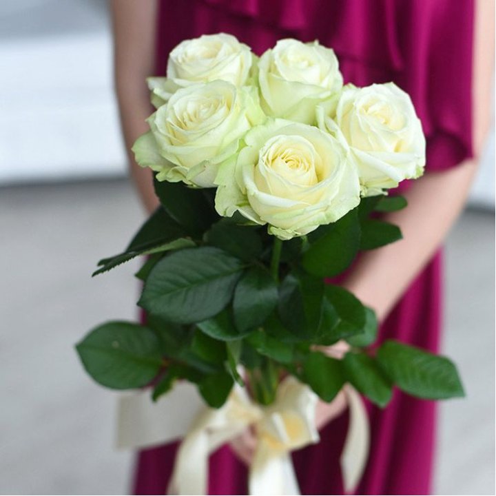 5 белых роз в Екатеринбурге