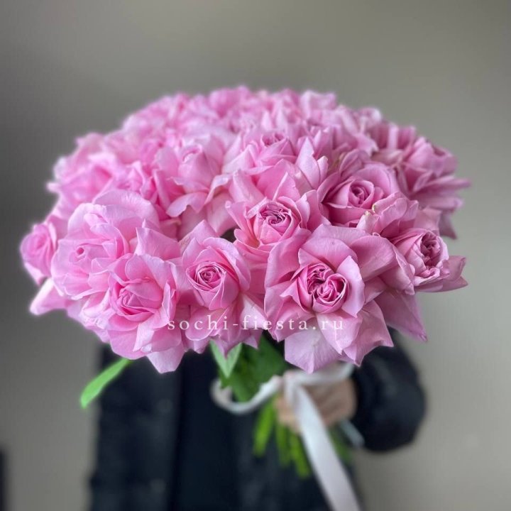 25 розовых французских роз в Екатеринбурге