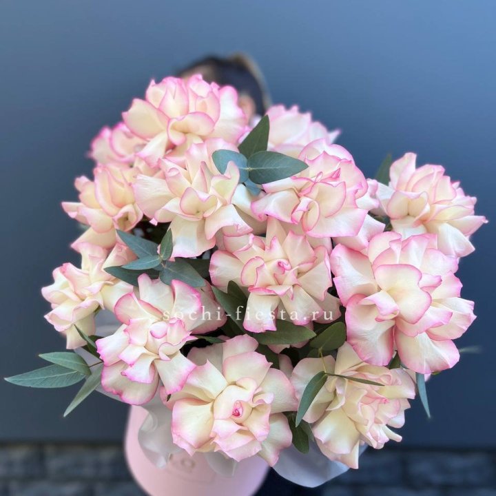 15 Французских роз Джумилия в боксе в Екатеринбурге