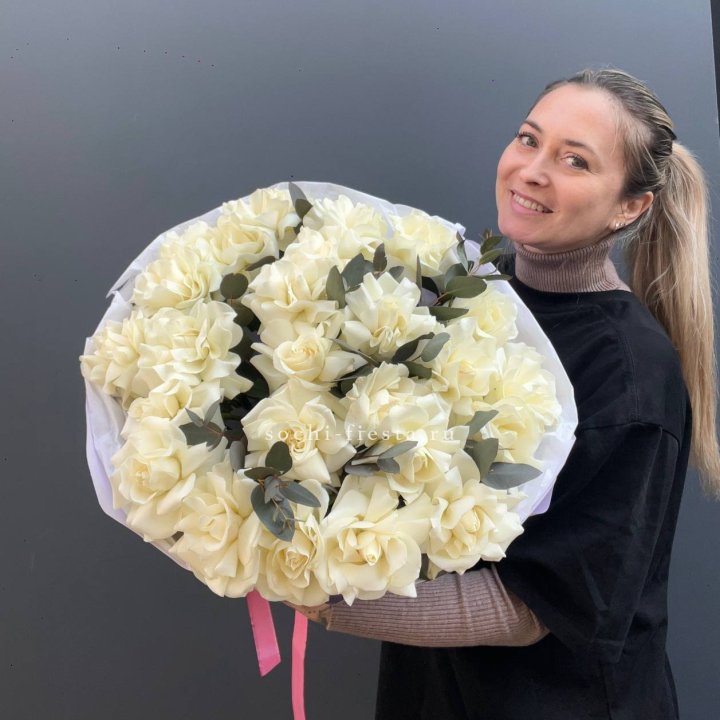 25 Белых французских роз Вайт найс в Екатеринбурге