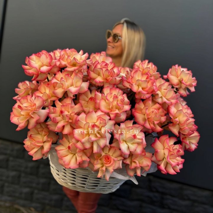 45 французских роз Джумилия в корзине в Екатеринбурге