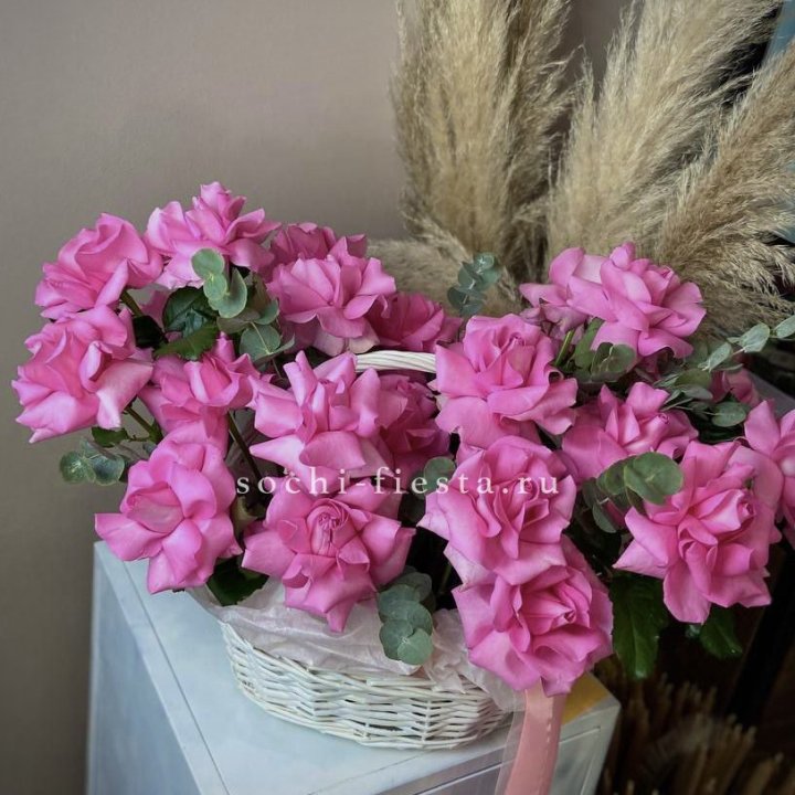 25 роз в цветочной корзине Пинк в Екатеринбурге