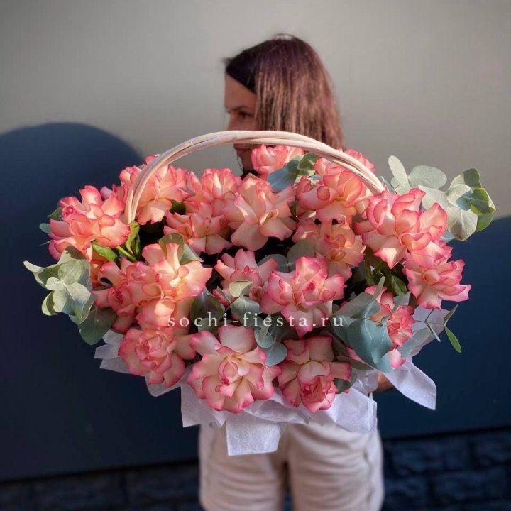 25 Французских роз Джумилия в корзине в Екатеринбурге