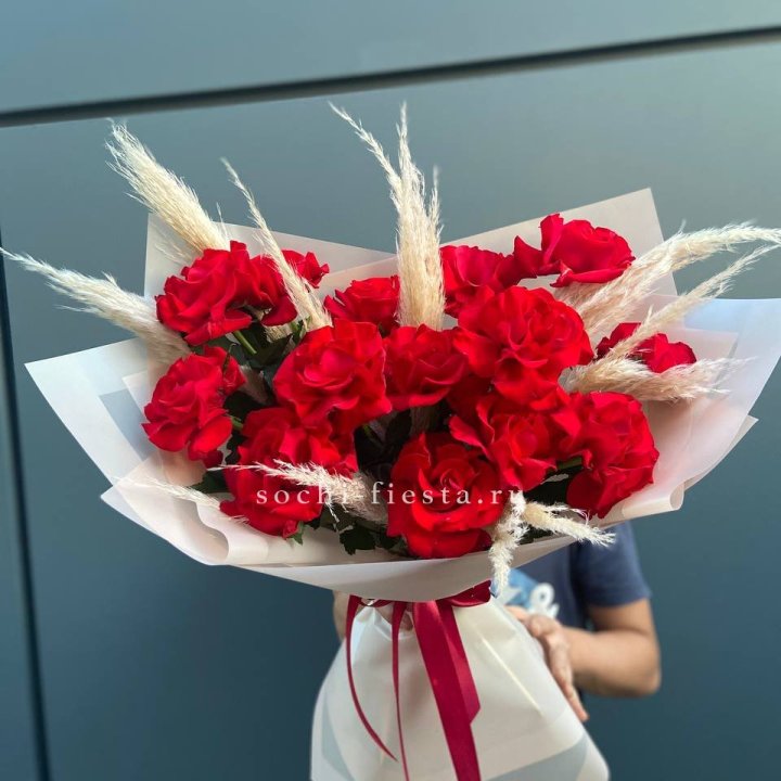 15 Красных французских розы в Екатеринбурге
