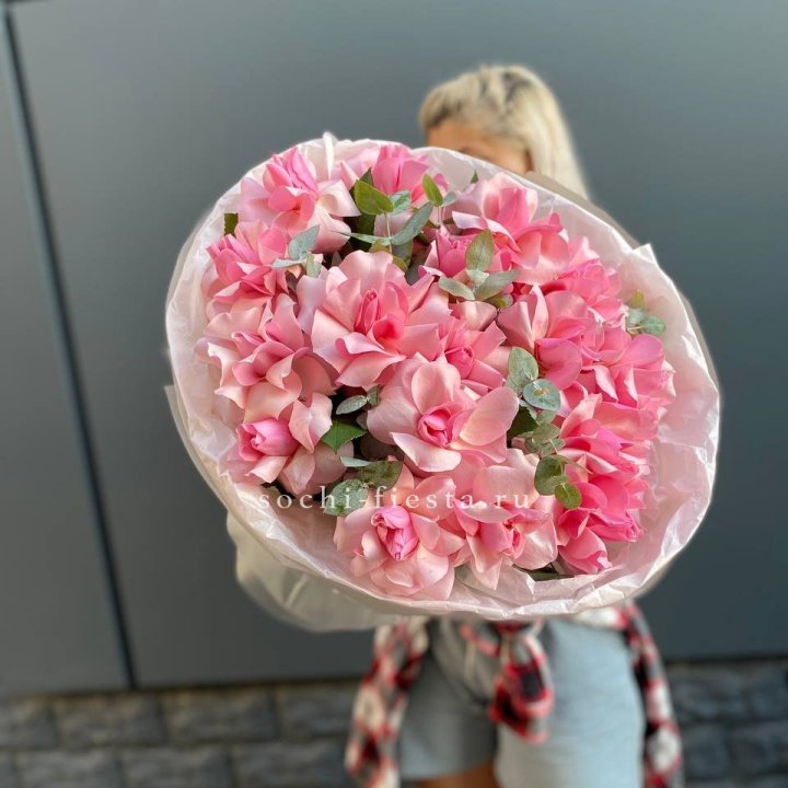 17 розовых роз в Екатеринбурге