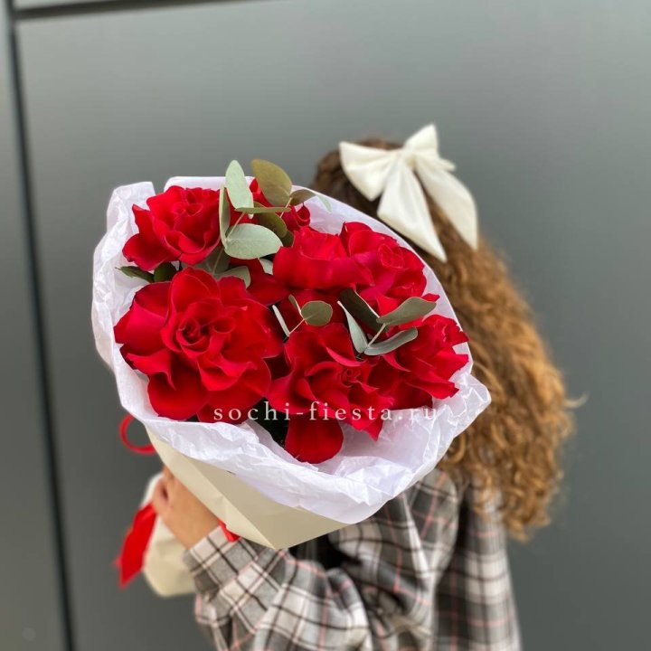 7 красных французских роз в Екатеринбурге
