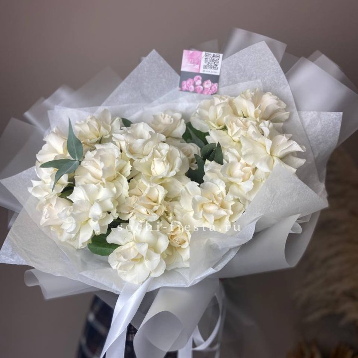 21 французских роз с эвкалиптом в Екатеринбурге